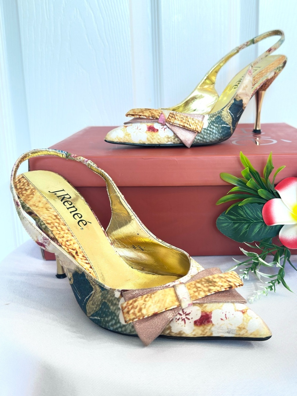 J. RENEE ~ Multicolor Point Toe Slingbacks w/Gold 4” Heels size 7